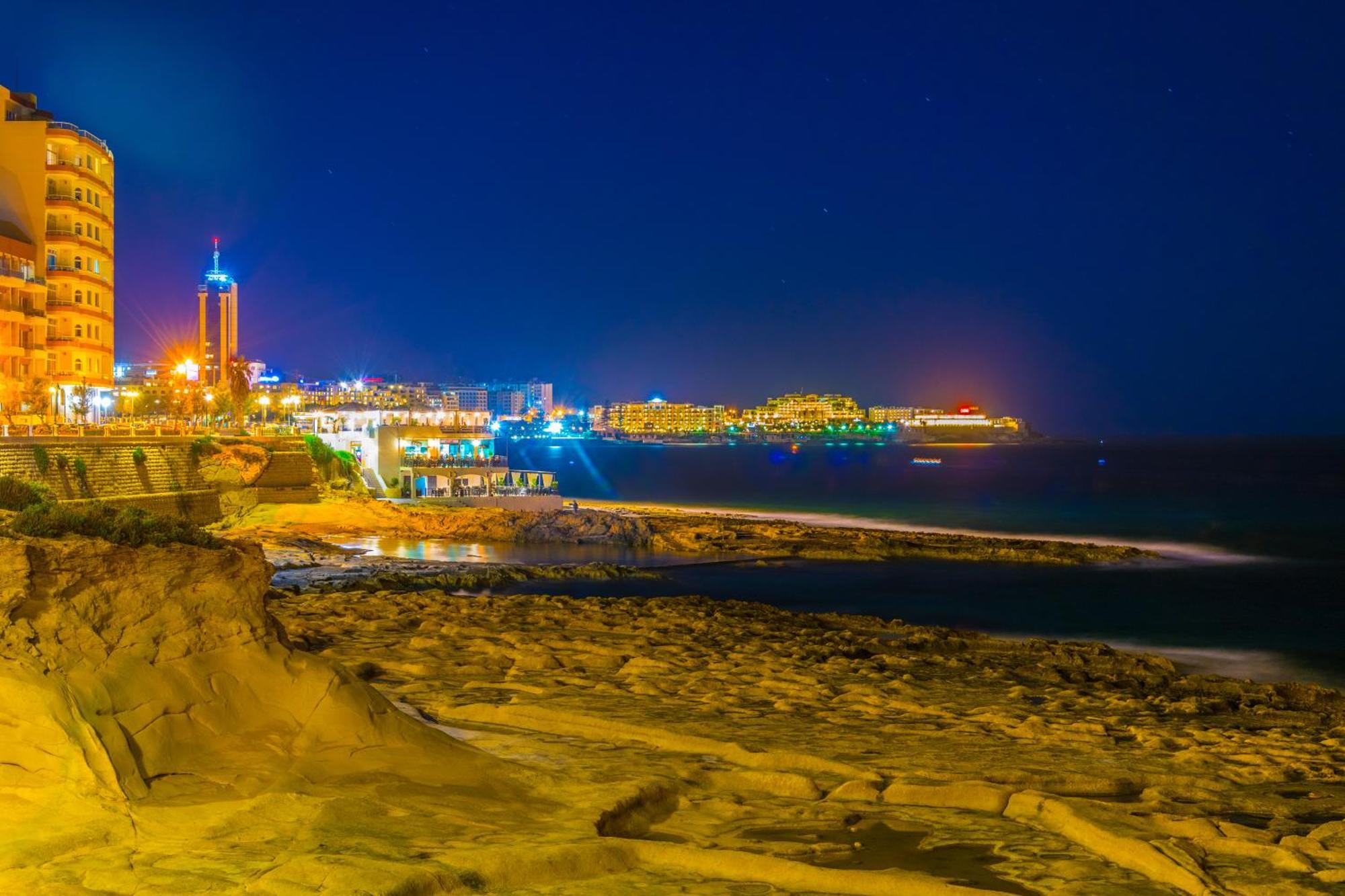 Apartamento La88 Bayview Penthouse With Jacuzzi Sliema Exterior foto