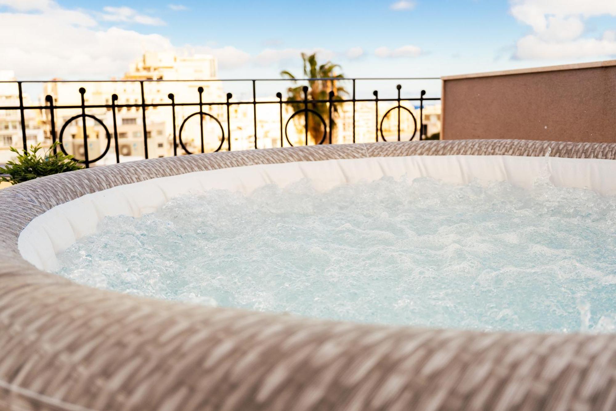 Apartamento La88 Bayview Penthouse With Jacuzzi Sliema Exterior foto