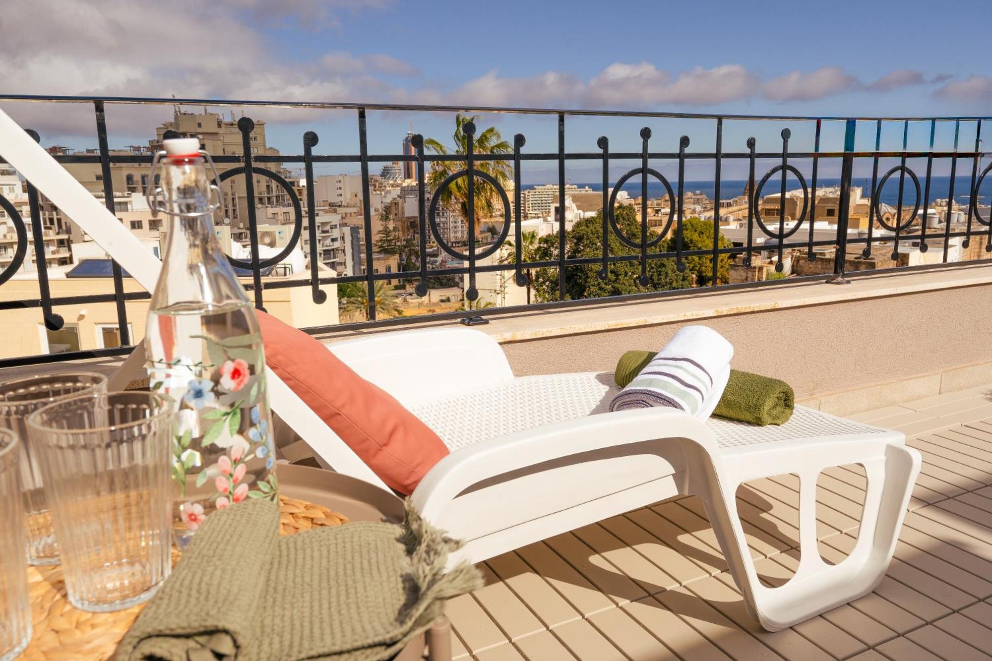 Apartamento La88 Bayview Penthouse With Jacuzzi Sliema Exterior foto