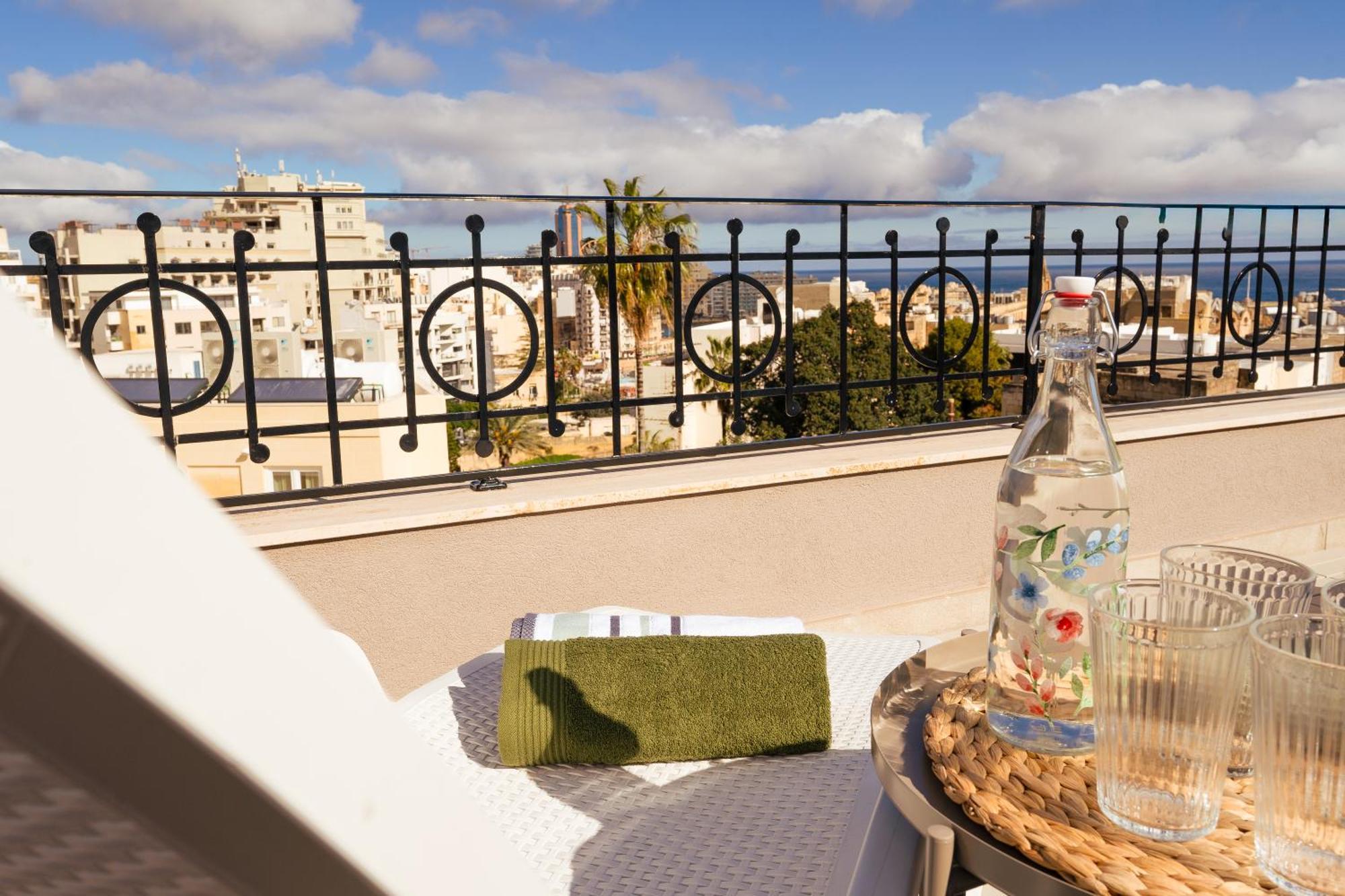 Apartamento La88 Bayview Penthouse With Jacuzzi Sliema Exterior foto
